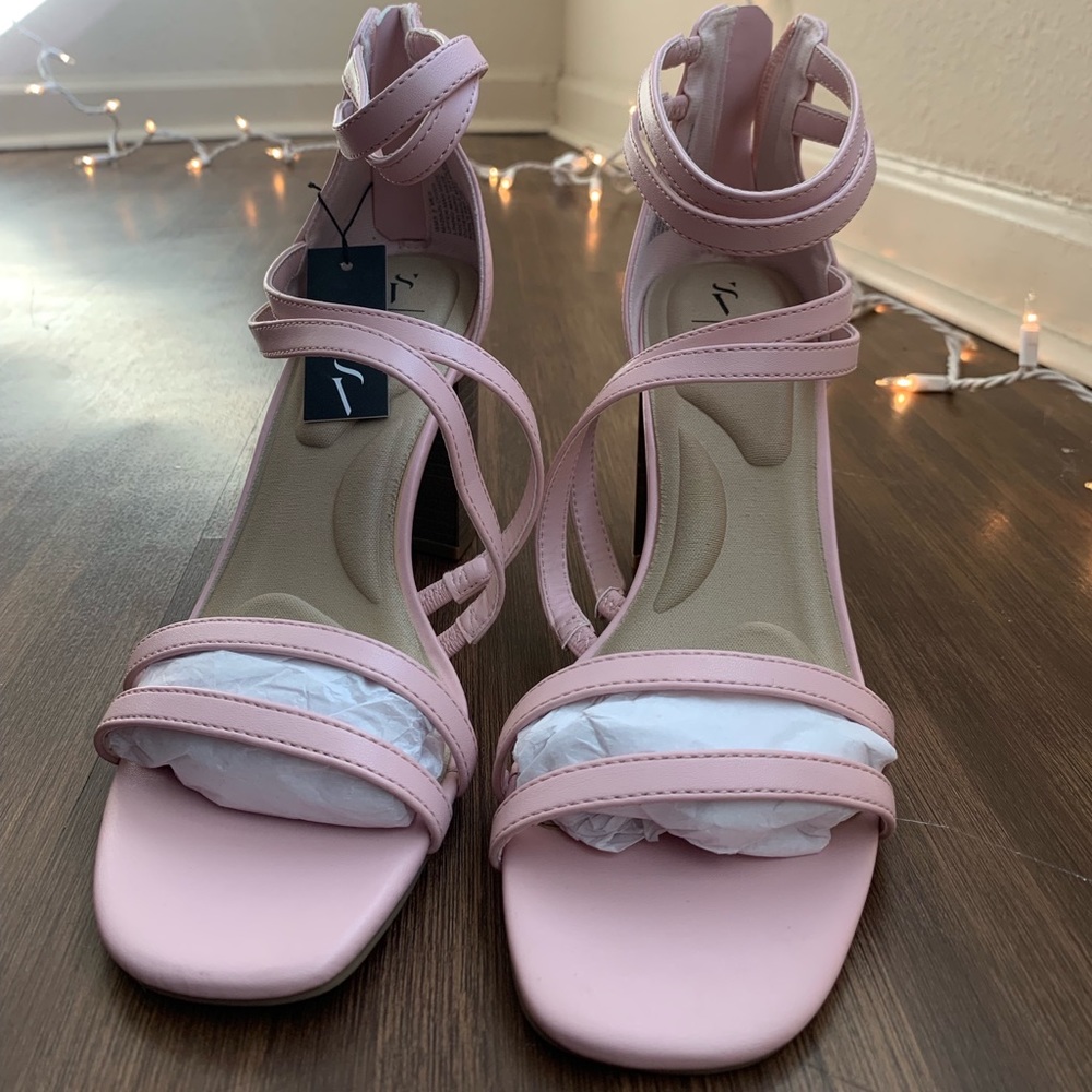 VERA WANG HEELS